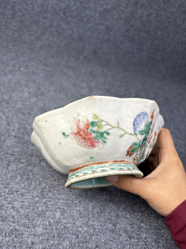 古玩陶瓷粉彩洞石牡丹花口供碗拍賣,當前價格1888元