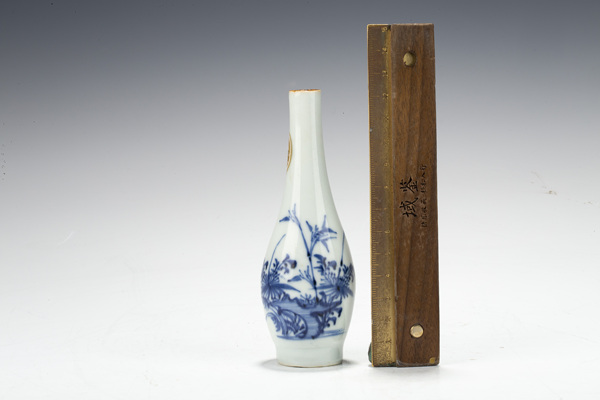 古玩陶瓷清早·青花花卉紋長(zhǎng)頸瓶拍賣(mài)，當(dāng)前價(jià)格388元