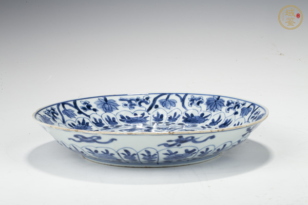古玩陶瓷清康熙·青花纏枝花卉紋盤真品鑒賞圖