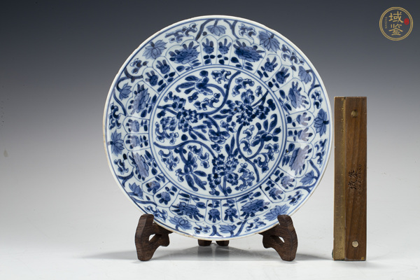古玩陶瓷清康熙·青花纏枝花卉紋盤真品鑒賞圖