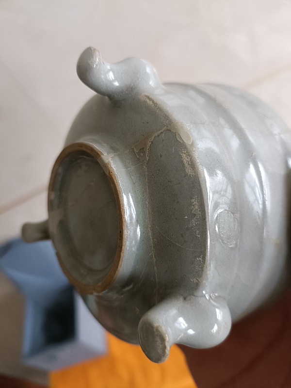 古玩陶瓷館藏級精品南宋龍泉官青瓷三足爐拍賣，當前價格19800元