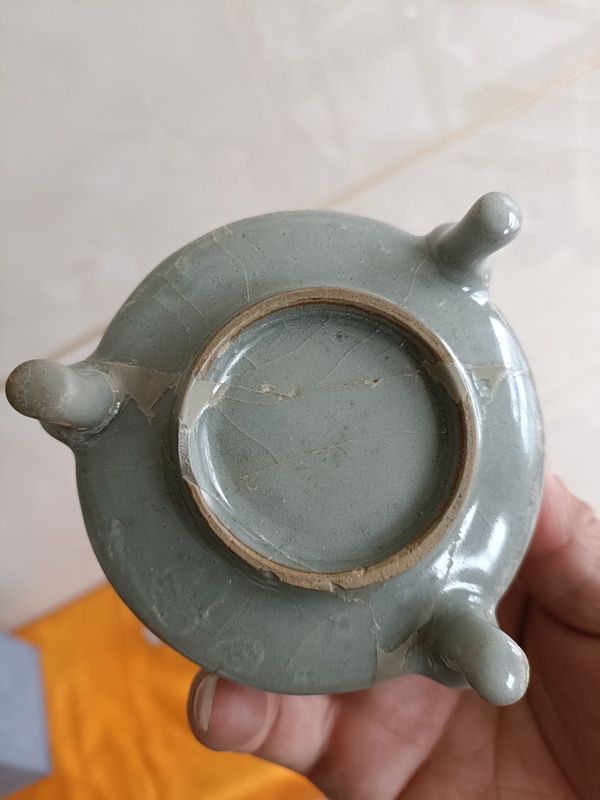古玩陶瓷館藏級精品南宋龍泉官青瓷三足爐拍賣，當前價格19800元