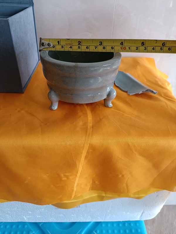 古玩陶瓷館藏級精品南宋龍泉官青瓷三足爐拍賣，當前價格19800元