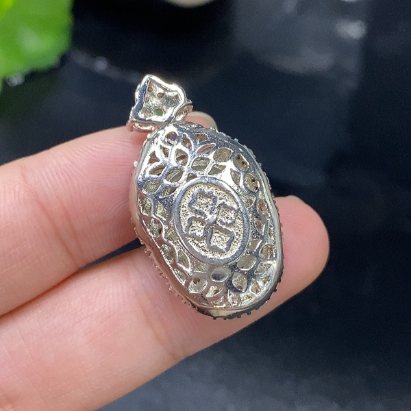 古玩玉器277天然翡翠掛件(正冰種)配證書拍賣,當前價格290元