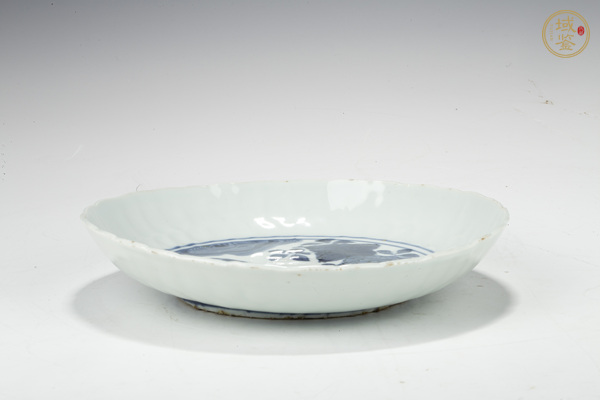 古玩陶瓷明萬歷·青花飛黃騰達紋花口盤真品鑒賞圖