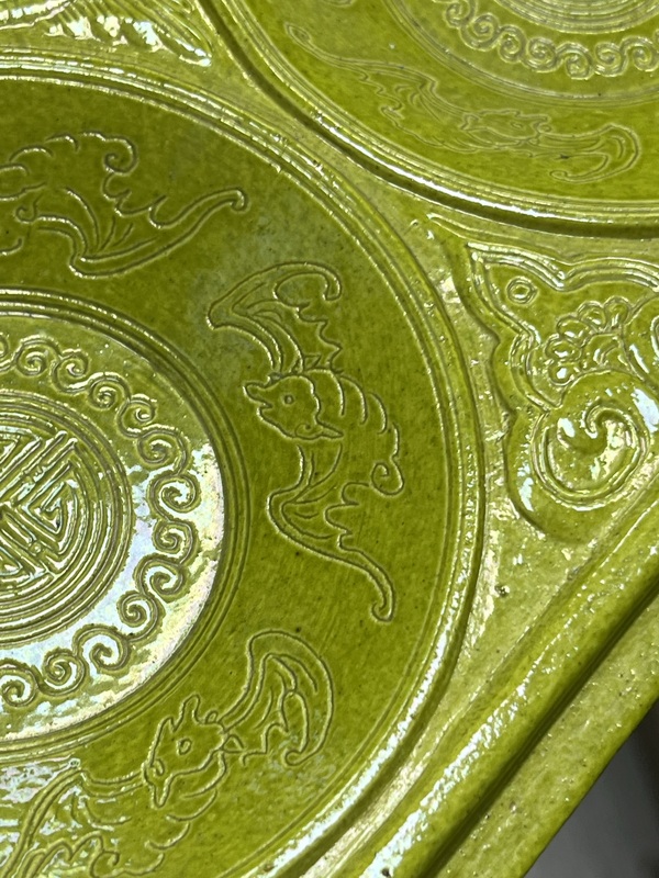 古玩陶瓷黃釉刻花四足杯托拍賣，當前價格4800元