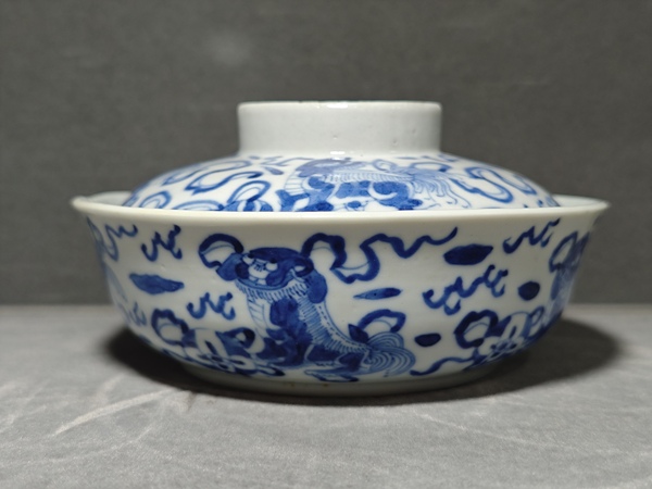 古玩陶瓷青花九獅紋蓋碗拍賣，當前價格2800元