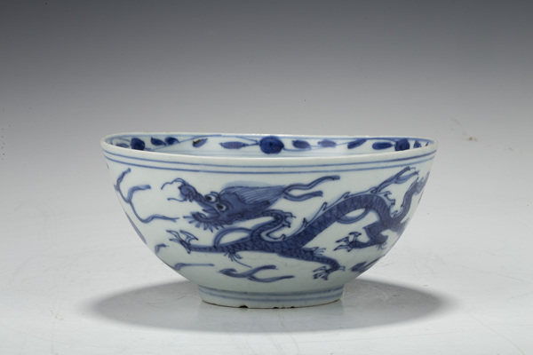 古玩轉(zhuǎn)賣(mài)明萬(wàn)歷·青花趕珠龍紋碗拍賣(mài),當(dāng)前價(jià)格998元