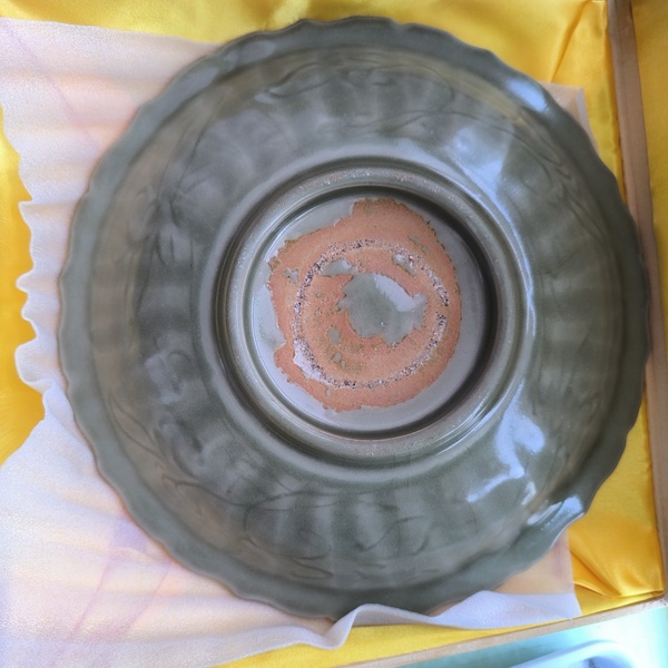 古玩陶瓷元代龍泉窯花口印花劃花盤拍賣,當前價格28000元