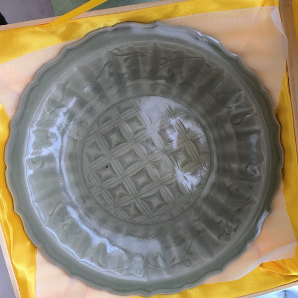古玩陶瓷元代龍泉窯花口印花劃花盤拍賣,當前價格28000元