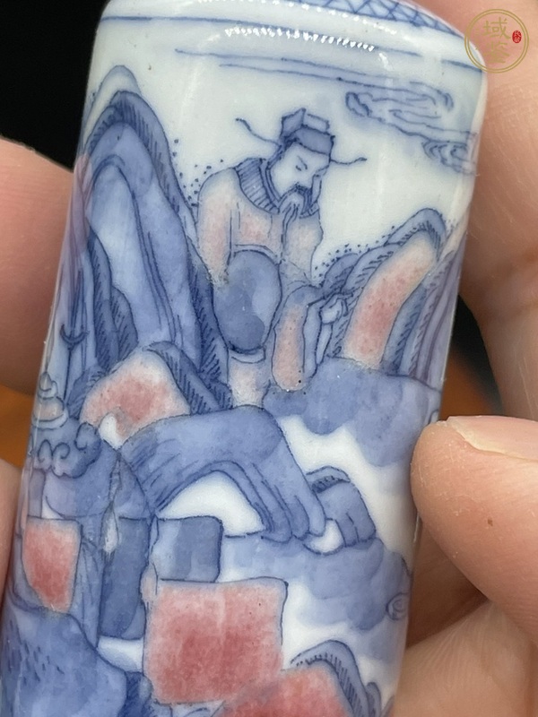 古玩陶瓷清中晚·青花釉里紅人物故事紋鼻煙壺真品鑒賞圖