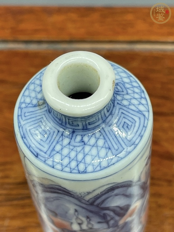 古玩陶瓷清中晚·青花釉里紅人物故事紋鼻煙壺真品鑒賞圖