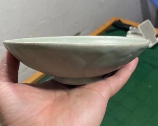 古玩陶瓷宋元·青釉蓮瓣紋碗拍賣，當前價格8800元