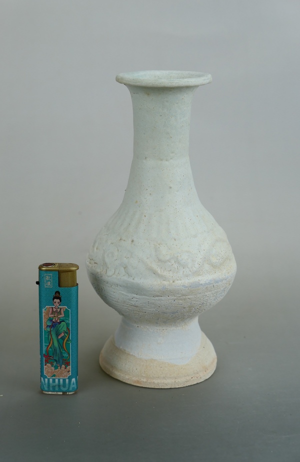 古玩陶瓷宋.青白釉花卉紋撇口瓶（館藏級高級文房雅器）拍賣，當(dāng)前價(jià)格80元
