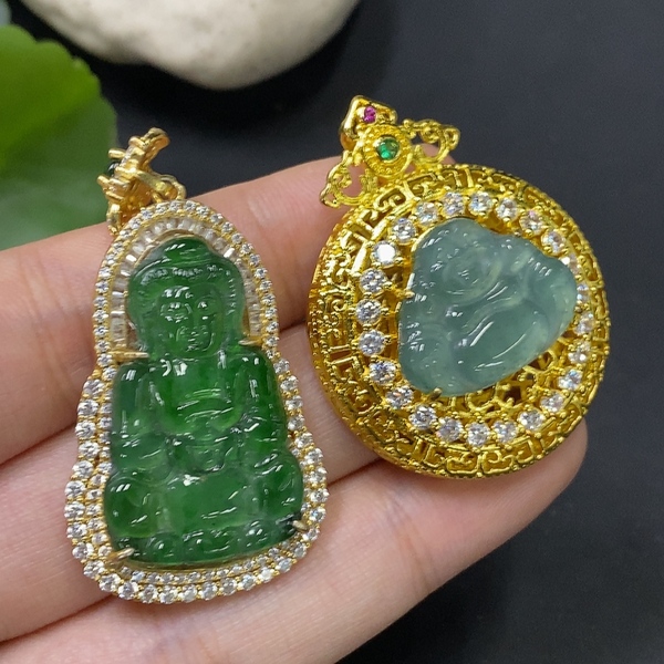 古玩轉(zhuǎn)賣(mài)精品天然翡翠掛件 兩件一手走配證書(shū)拍賣(mài),當(dāng)前價(jià)格390元