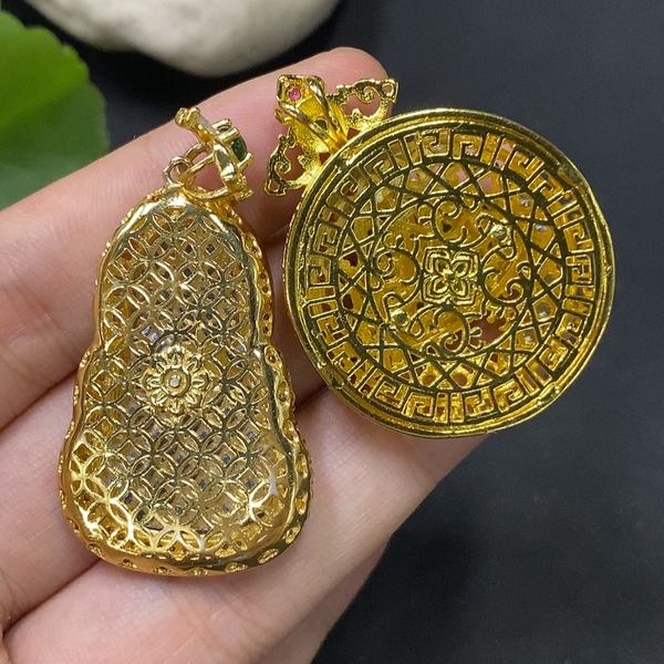 古玩玉器精品天然翡翠掛件 兩件一手走配證書拍賣,當前價格1800元