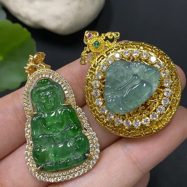 古玩玉器精品天然翡翠掛件 兩件一手走配證書拍賣,當前價格1800元