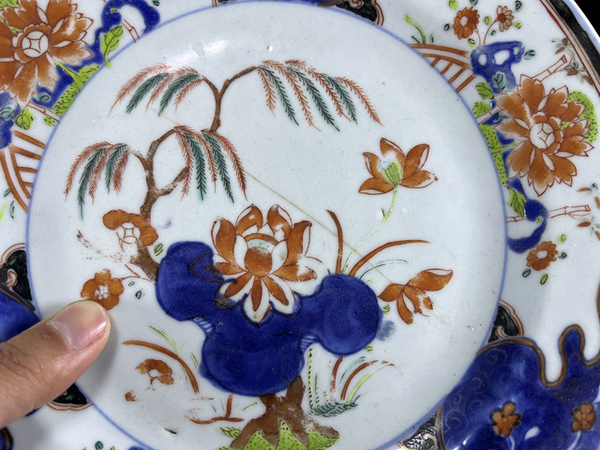古玩陶瓷清康熙·青花加彩花卉紋盤拍賣，當(dāng)前價(jià)格900元