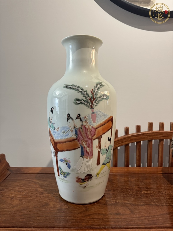 古玩陶瓷粉彩洞石松樹仕女童子蝴蝶大吉瓶真品鑒賞圖