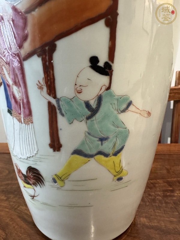 古玩陶瓷粉彩洞石松樹仕女童子蝴蝶大吉瓶真品鑒賞圖