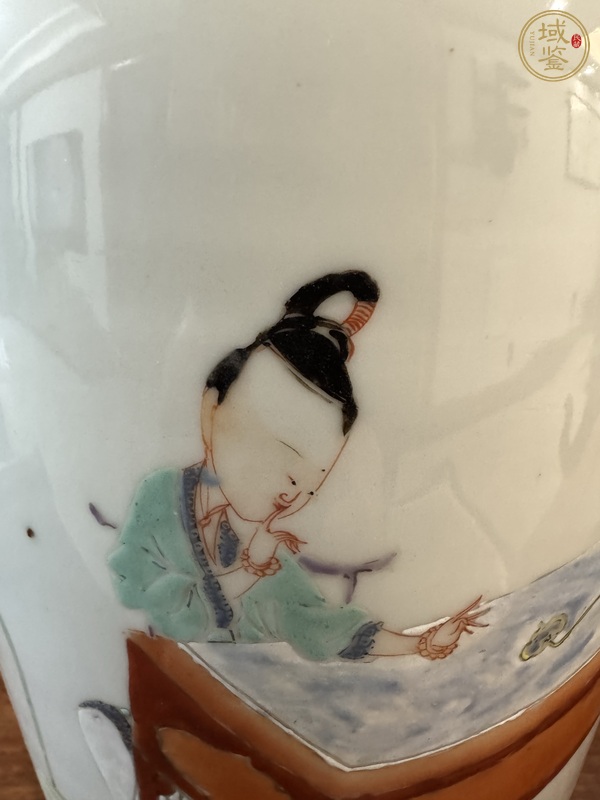 古玩陶瓷粉彩洞石松樹仕女童子蝴蝶大吉瓶真品鑒賞圖