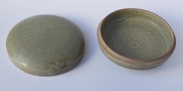古玩陶瓷五代至北宋早期越窯青釉蓋盒拍賣,當(dāng)前價(jià)格2380元
