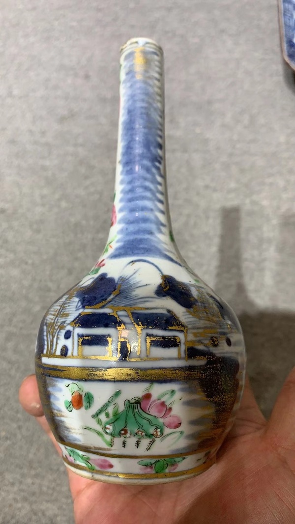 古玩陶瓷青花山水加廣彩花卉紋天球瓶拍賣，當(dāng)前價(jià)格980元