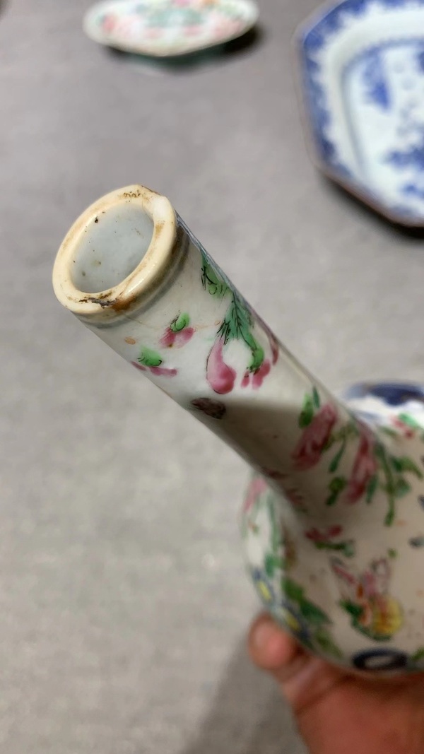 古玩陶瓷青花山水加廣彩花卉紋天球瓶拍賣，當(dāng)前價(jià)格980元