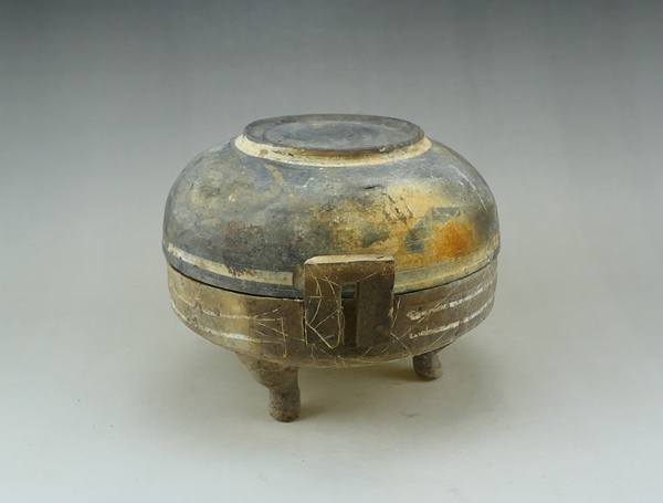 古玩陶瓷漢.灰陶彩繪鼎（館藏級(jí)）重上拍賣，當(dāng)前價(jià)格80元