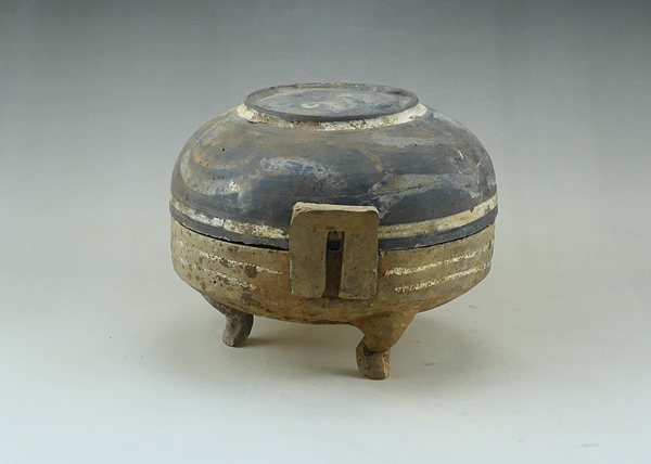 古玩陶瓷漢.灰陶彩繪鼎（館藏級(jí)）重上拍賣，當(dāng)前價(jià)格80元