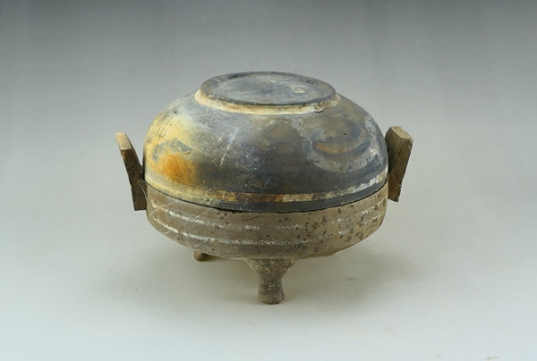 古玩陶瓷漢.灰陶彩繪鼎（館藏級(jí)）重上拍賣，當(dāng)前價(jià)格80元