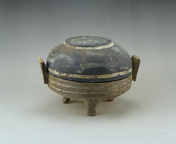 古玩陶瓷漢.灰陶彩繪鼎（館藏級(jí)）重上拍賣，當(dāng)前價(jià)格80元