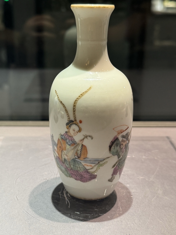 古玩轉(zhuǎn)賣粉彩瓶拍賣，當(dāng)前價(jià)格0元