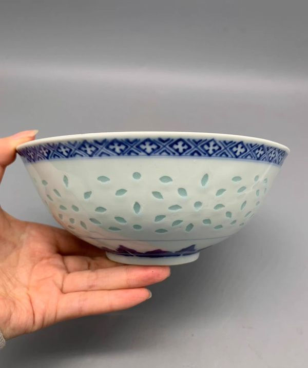 古玩陶瓷清光緒青花玲瓏瓷龍紋碗拍賣，當(dāng)前價格1386元