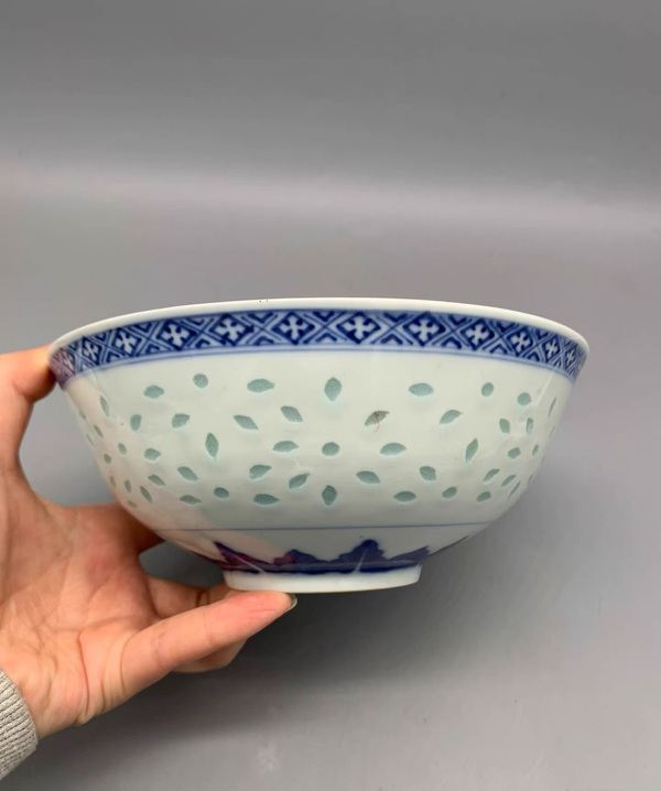 古玩陶瓷清光緒青花玲瓏瓷龍紋碗拍賣，當(dāng)前價格1386元