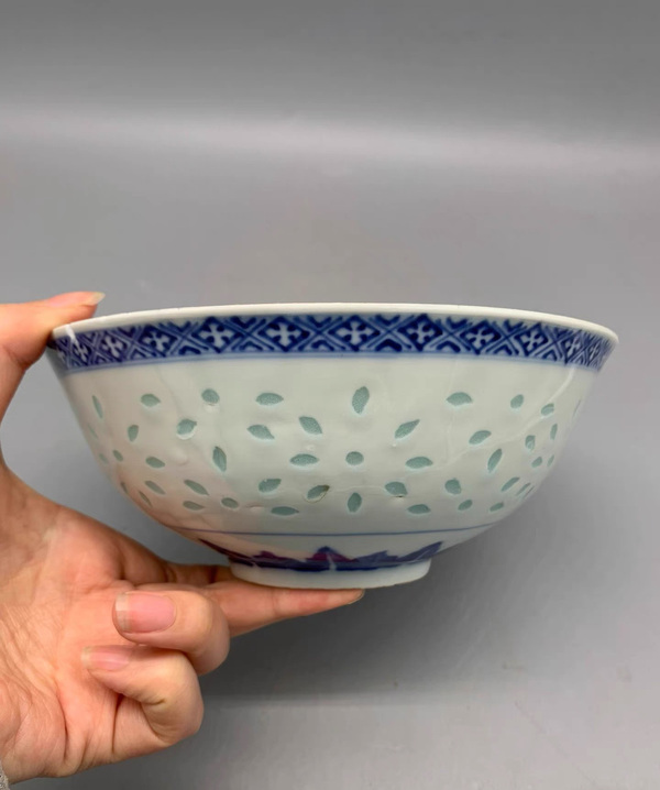 古玩陶瓷清光緒青花玲瓏瓷龍紋碗拍賣，當(dāng)前價格1386元