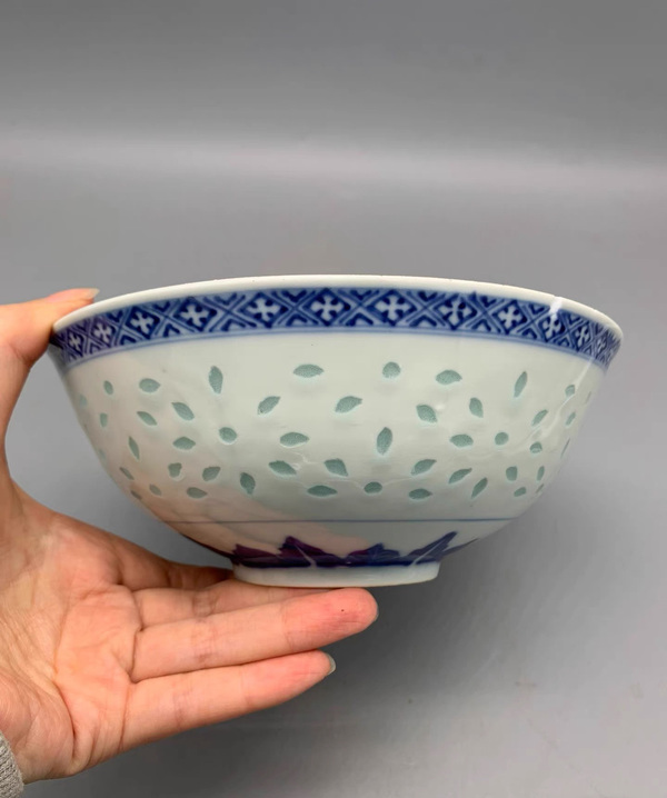 古玩陶瓷清光緒青花玲瓏瓷龍紋碗拍賣，當(dāng)前價格1386元