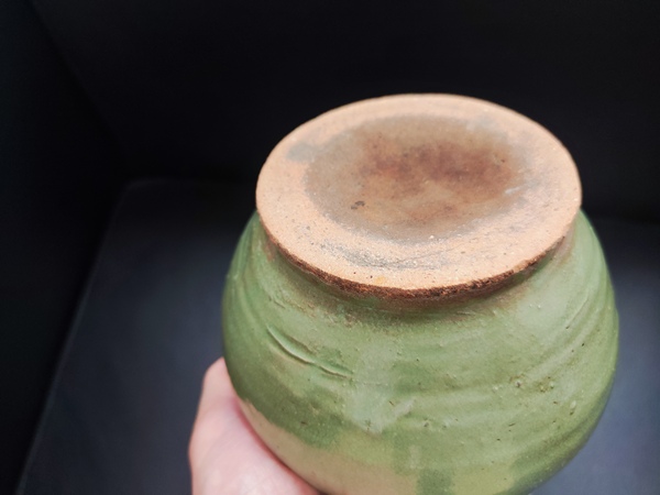 古玩陶瓷綠釉小缸拍賣(mài)，當(dāng)前價(jià)格150元