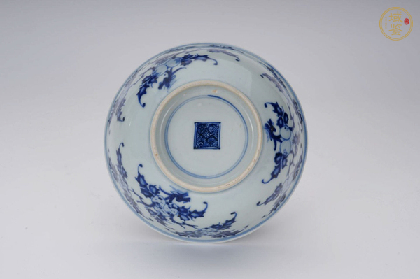 古玩陶瓷清雍正·?花三多紋碗真品鑒賞圖