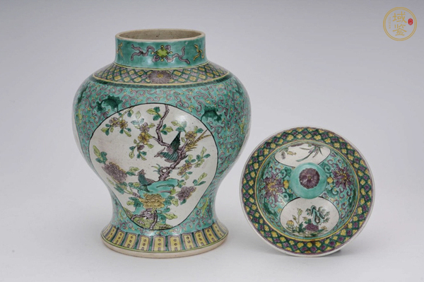古玩陶瓷晚清·素三彩開(kāi)窗花?紋將軍罐真品鑒賞圖