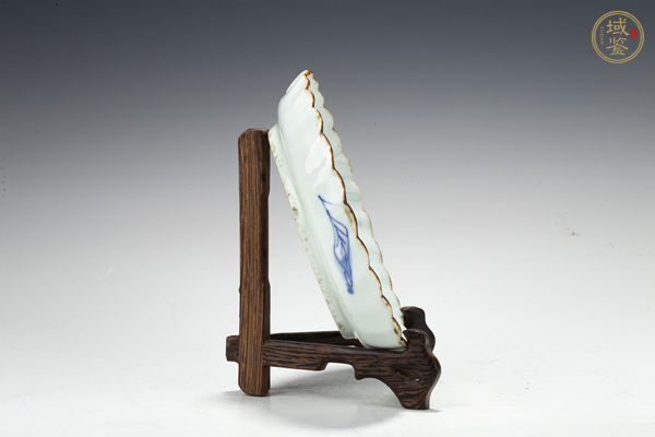 古玩陶瓷明晚·青花山水漁舟紋花口盤真品鑒賞圖