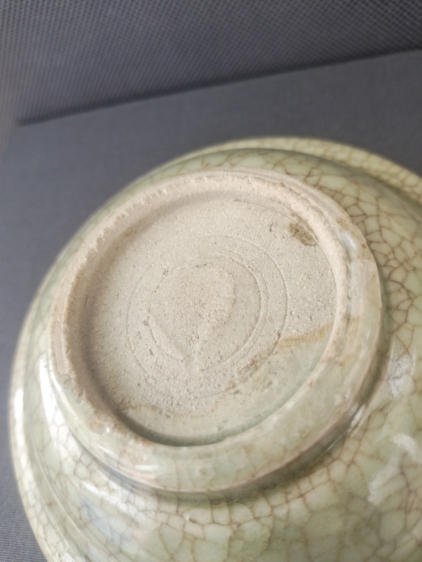 古玩陶瓷龍泉青瓷折沿盤(pán)拍賣(mài)，當(dāng)前價(jià)格1600元