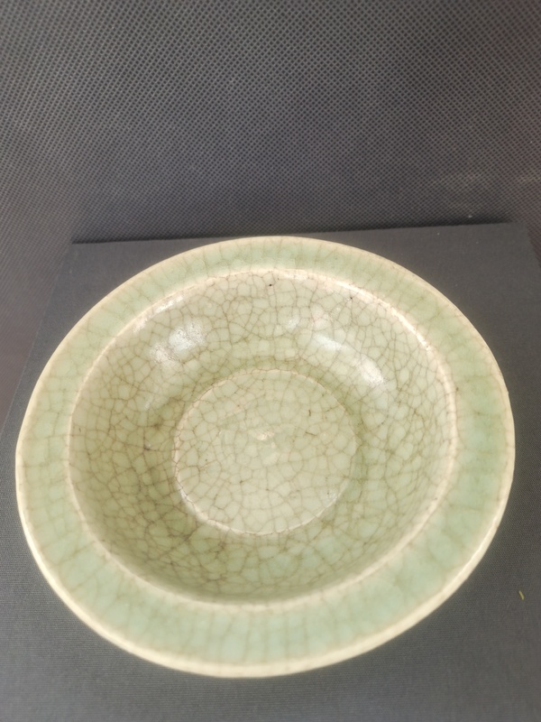 古玩陶瓷龍泉青瓷折沿盤(pán)拍賣(mài)，當(dāng)前價(jià)格1600元