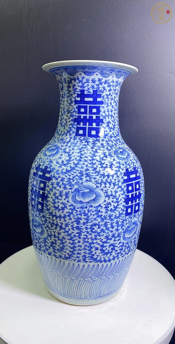 古玩陶瓷清中·青花纏枝喜字紋瓶 真品鑒賞圖