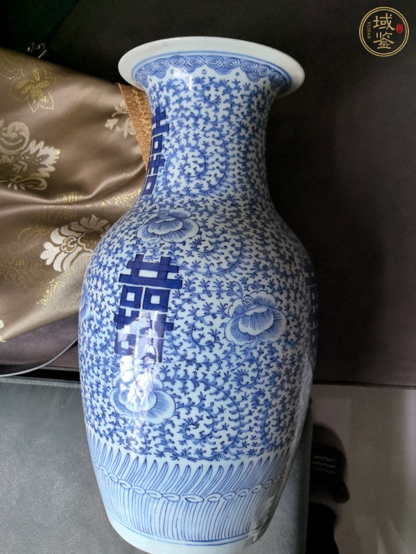 古玩陶瓷清中·青花纏枝喜字紋瓶 真品鑒賞圖