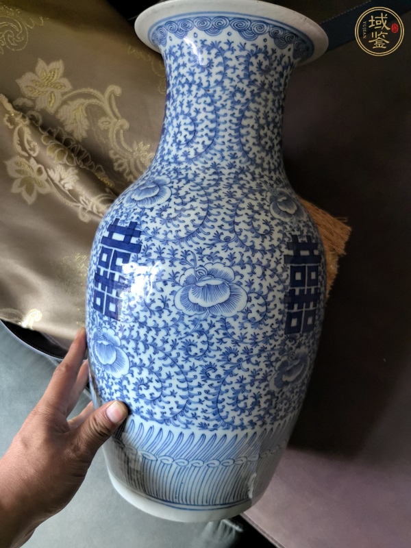古玩陶瓷清中·青花纏枝喜字紋瓶 真品鑒賞圖