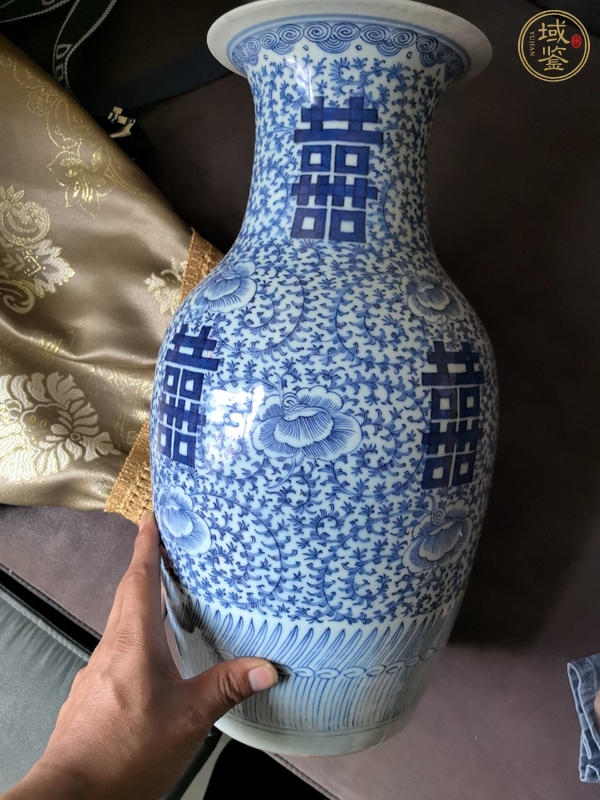古玩陶瓷清中·青花纏枝喜字紋瓶 真品鑒賞圖