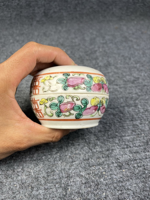 古玩陶瓷粉彩五子折桂蓋盒拍賣,當前價格999元