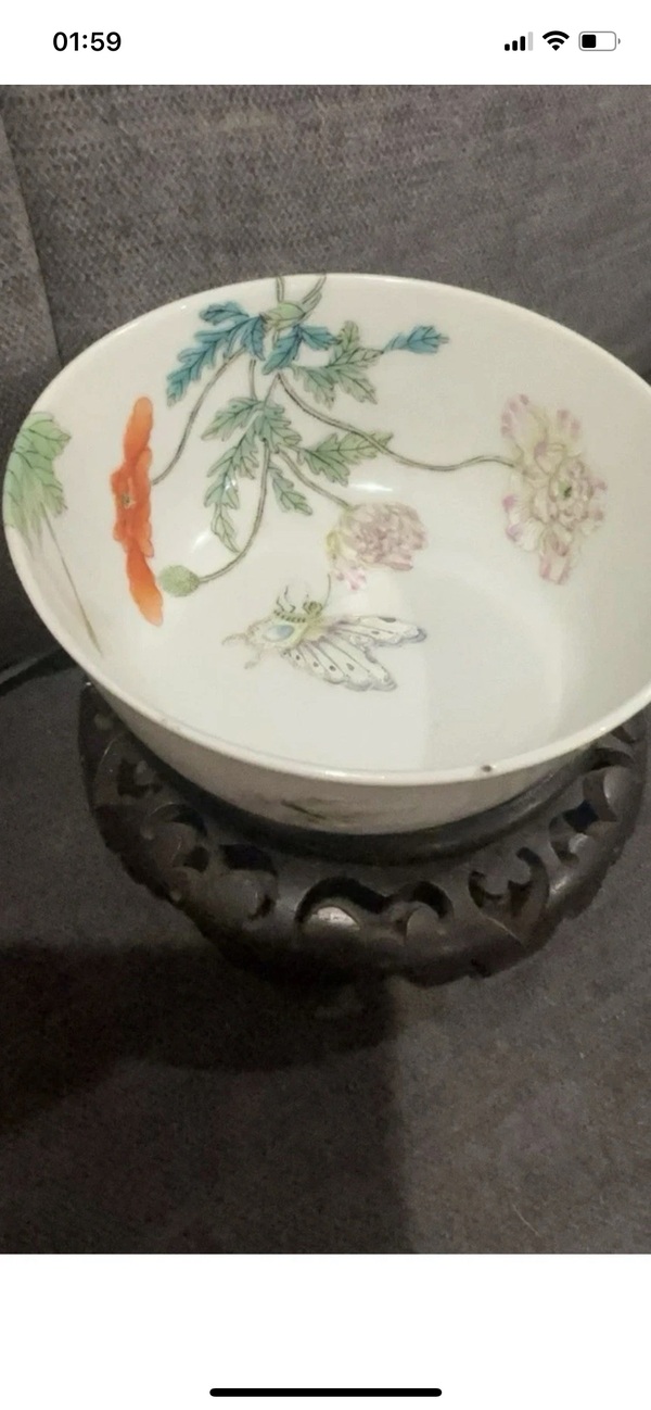 古玩陶瓷經(jīng)笥堂制款花蝶紋粉彩碗拍賣，當(dāng)前價格200000元