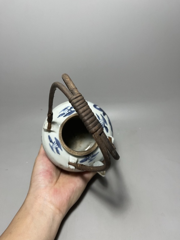 古玩陶瓷青花山水人物提梁壺拍賣,當前價格0元